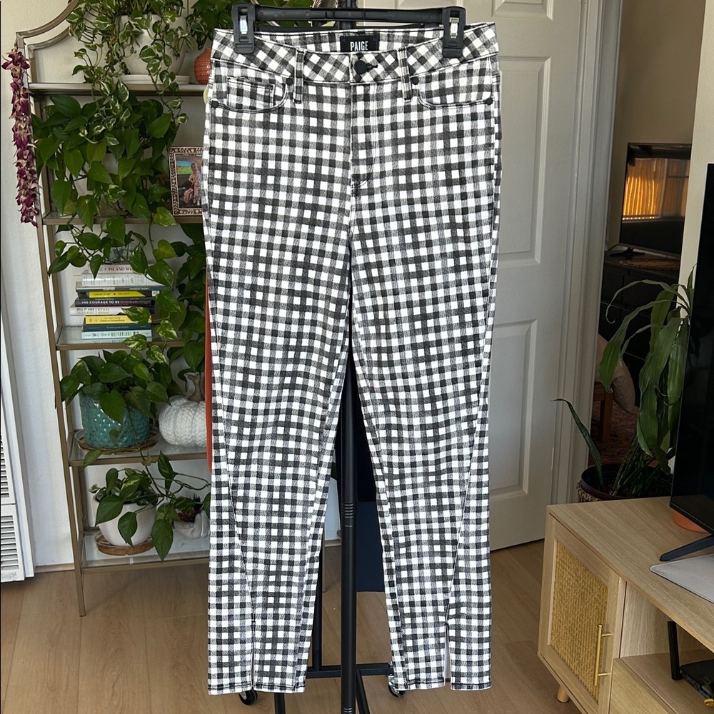 PAIGE Hoxton Straight Ankle. Size 28. 28” inseam. Stretch.